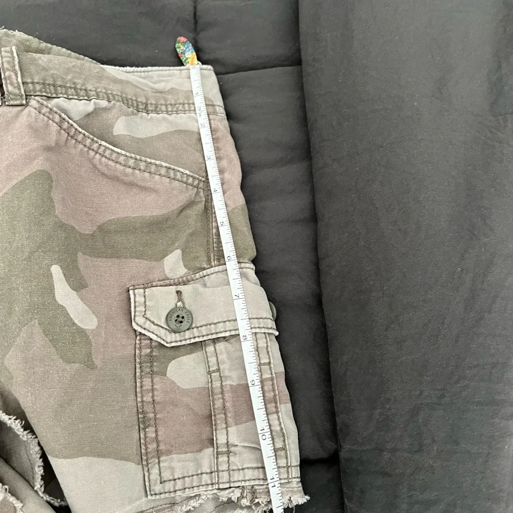 American Eagle Outfitters Camo Cargo Shorts - Olive Green & Tan - Picture 8 of 8